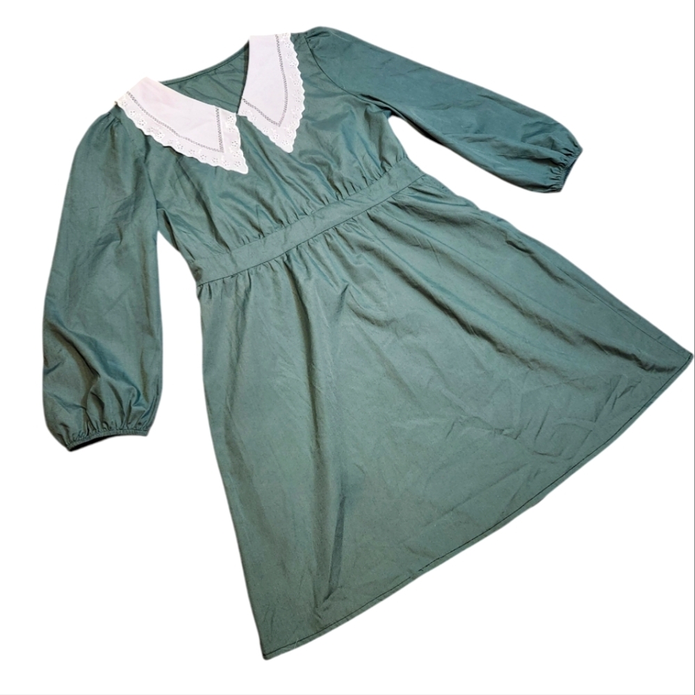 Vintage Green Dress with White Collar